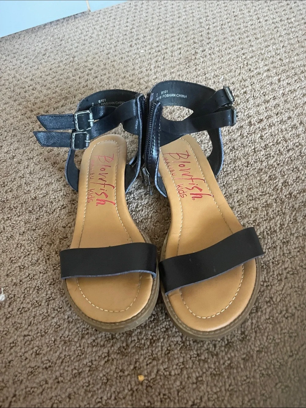 Kids blowfish Malibu sandals size 2